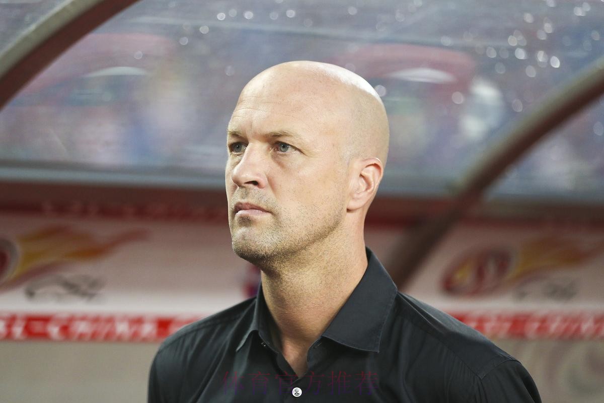 小克鲁伊夫谈德比大战落败-球队必须尽快振作起来